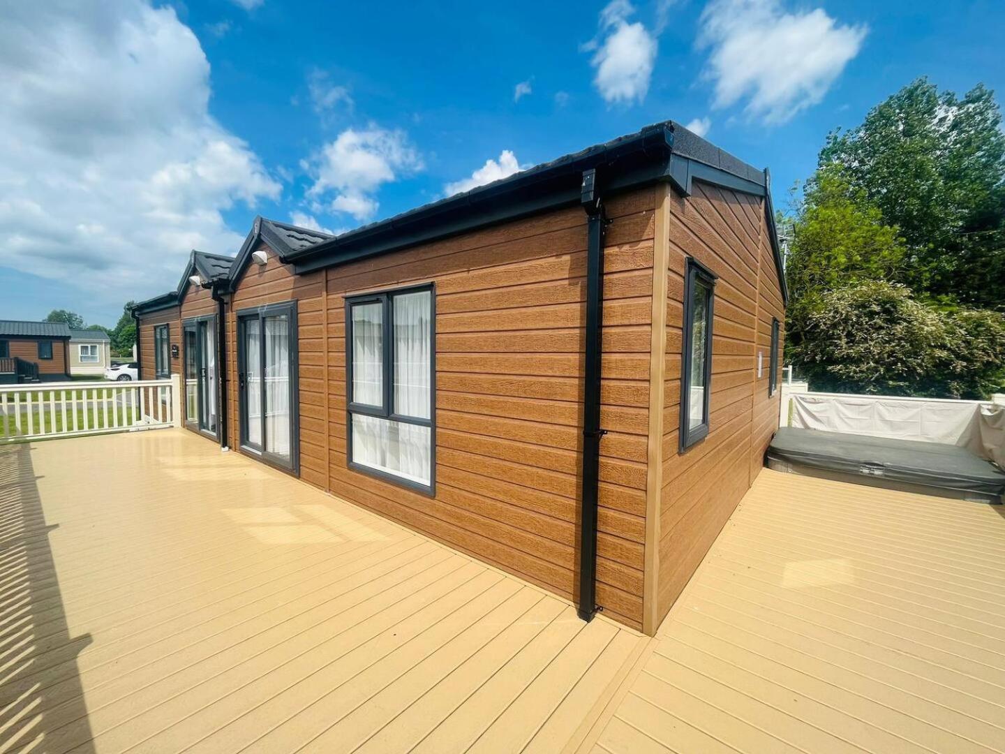 Waterside Retreat With Hot Tub Villa Pocklington Eksteriør bilde